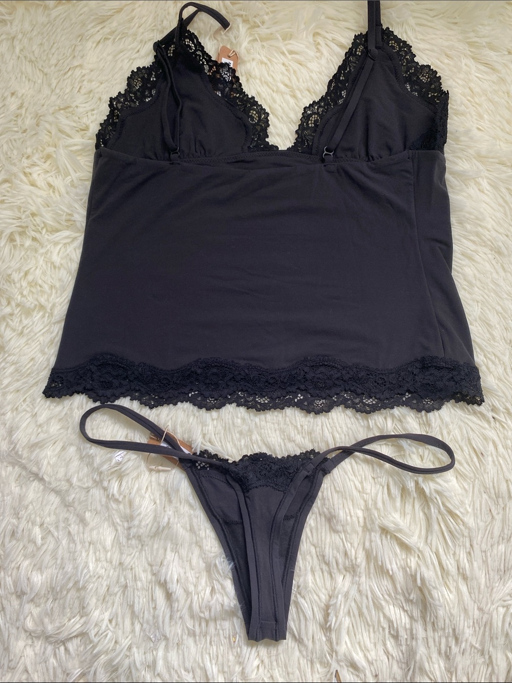 SKIMS Bundle- Lace Cami and matching lace Thong- Both NWT - Picture 2 of 14